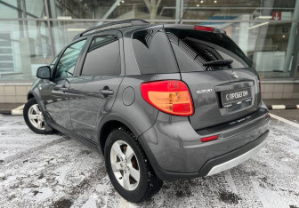 Подержанный автомобиль Suzuki SX4 Hatchback 2010 года (7 фото)