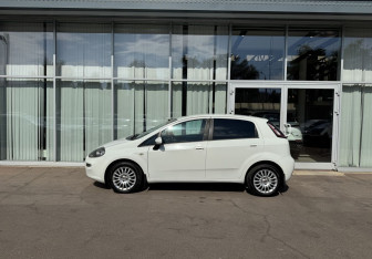 Подержанный автомобиль Fiat Punto Hatchback 2012 года (8 фото)