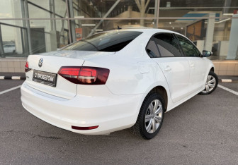 Подержанный автомобиль Volkswagen Jetta Sedan 2016 года (5 фото)