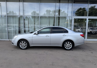 Подержанный автомобиль Chevrolet Epica 2011 года (8 фото)