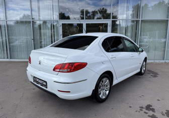 Подержанный автомобиль Peugeot 408 2013 года (5 фото)