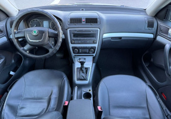 Подержанный автомобиль Skoda Octavia Liftback 2011 года (10 фото)