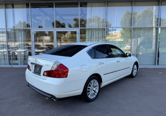 Подержанный автомобиль Nissan Fuga 2005 года (5 фото)