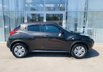 Подержанный автомобиль Nissan Juke 2011 года (4 фото)