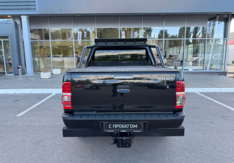 Подержанный автомобиль Toyota Hilux 2012 года (6 фото)