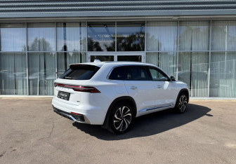 Подержанный автомобиль Geely Monjaro 2023 года (5 фото)