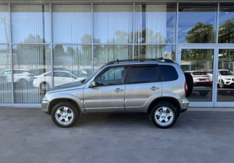 Подержанный автомобиль Chevrolet Niva 2013 года (8 фото)