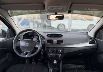 Подержанный автомобиль Renault Fluence 2014 года (9 фото)