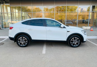 Подержанный автомобиль Renault Arkana 2019 года (4 фото)