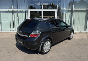Подержанный автомобиль Opel Astra Hatchback 2012 года (5 фото)