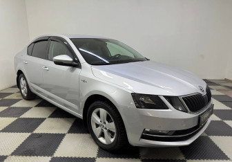 Подержанный автомобиль Skoda Octavia Liftback 2019 года (3 фото)