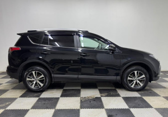 Подержанный автомобиль Toyota RAV4 2017 года (4 фото)