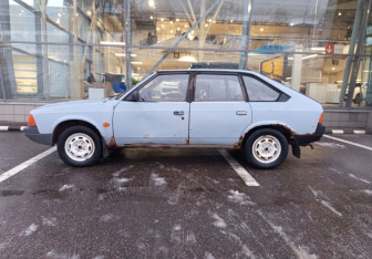 Подержанный автомобиль Москвич 2141 1991 года (8 фото)