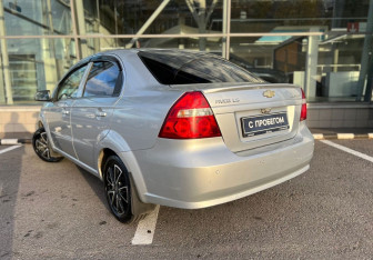 Подержанный автомобиль Chevrolet Aveo Sedan 2011 года (6 фото)