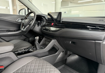 Подержанный автомобиль Москвич 3 2023 года (10 фото)