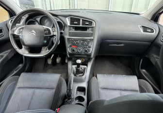 Подержанный автомобиль Citroen C4 Hatchback 2012 года (9 фото)