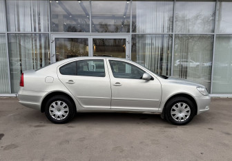 Подержанный автомобиль Skoda Octavia Liftback 2012 года (4 фото)
