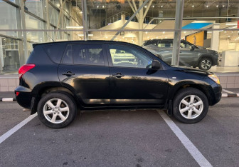 Подержанный автомобиль Toyota RAV4 2008 года (4 фото)