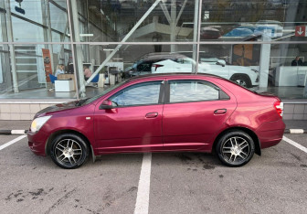 Подержанный автомобиль Chevrolet Cobalt Sedan 2013 года (8 фото)