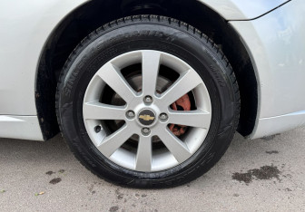Подержанный автомобиль Chevrolet Epica 2011 года (12 фото)
