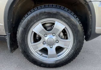Подержанный автомобиль Chevrolet Niva 2013 года (12 фото)