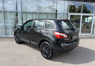 Подержанный автомобиль Nissan Qashqai 2013 года (7 фото)