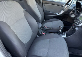 Подержанный автомобиль Hyundai Solaris Sedan 2011 года (9 фото)