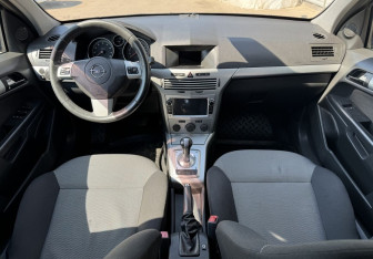 Подержанный автомобиль Opel Astra Hatchback 2012 года (9 фото)