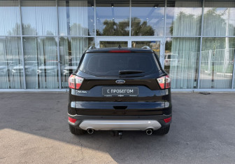 Подержанный автомобиль Ford Kuga 2018 года (6 фото)