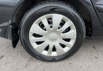 Подержанный автомобиль Mitsubishi Lancer Sedan 2006 года (11 фото)