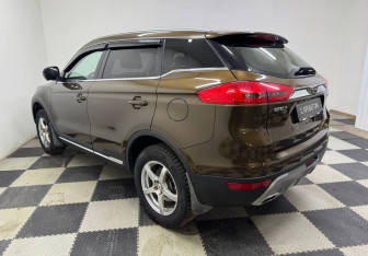 Подержанный автомобиль Geely Atlas 2019 года (7 фото)