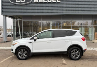 Подержанный автомобиль Ford Kuga 2010 года (8 фото)