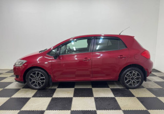 Подержанный автомобиль Toyota Auris Hatchback 2007 года (8 фото)