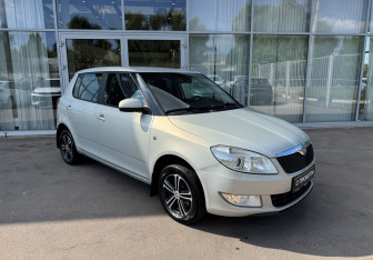 Подержанный автомобиль Skoda Fabia Hatchback 2013 года (3 фото)