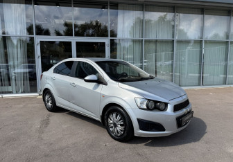 Подержанный автомобиль Chevrolet Aveo Sedan 2013 года (3 фото)