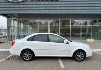 Подержанный автомобиль Chevrolet Lacetti Sedan 2012 года (4 фото)