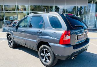 Подержанный автомобиль Kia Sportage 2010 года (7 фото)