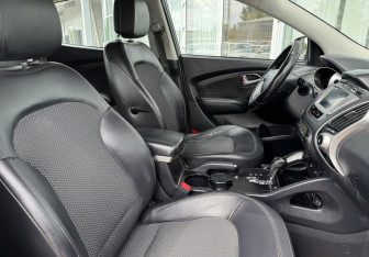 Подержанный автомобиль Hyundai ix35 2012 года (10 фото)
