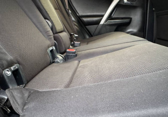 Подержанный автомобиль Toyota RAV4 2015 года (11 фото)