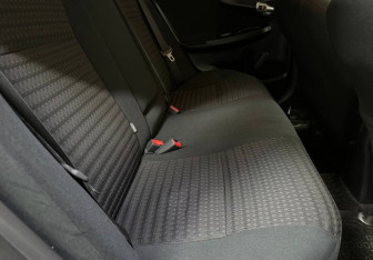 Подержанный автомобиль Toyota Corolla Sedan 2013 года (10 фото)