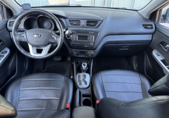 Подержанный автомобиль Kia Rio Hatchback 2013 года (9 фото)