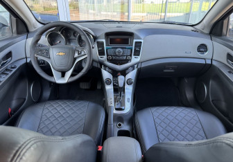 Подержанный автомобиль Chevrolet Cruze Sedan 2010 года (9 фото)