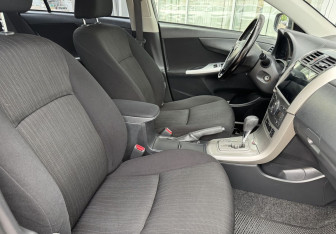 Подержанный автомобиль Toyota Corolla Sedan 2009 года (10 фото)