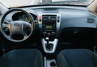 Подержанный автомобиль Hyundai Tucson 2008 года (10 фото)