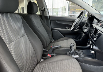 Подержанный автомобиль Kia Rio Sedan 2018 года (10 фото)