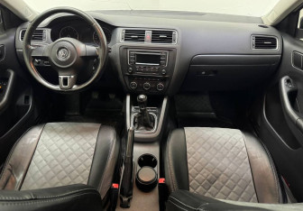 Подержанный автомобиль Volkswagen Jetta Sedan 2014 года (10 фото)
