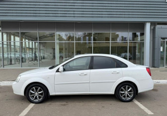Подержанный автомобиль Chevrolet Lacetti Sedan 2012 года (8 фото)