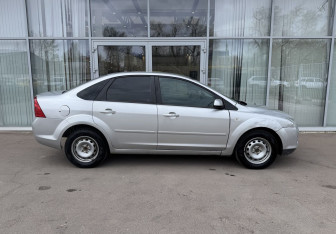 Подержанный автомобиль Ford Focus Sedan 2007 года (4 фото)