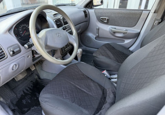 Подержанный автомобиль Hyundai Accent Sedan 2010 года (10 фото)