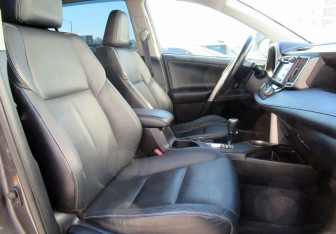 Подержанный автомобиль Toyota RAV4 2013 года (10 фото)